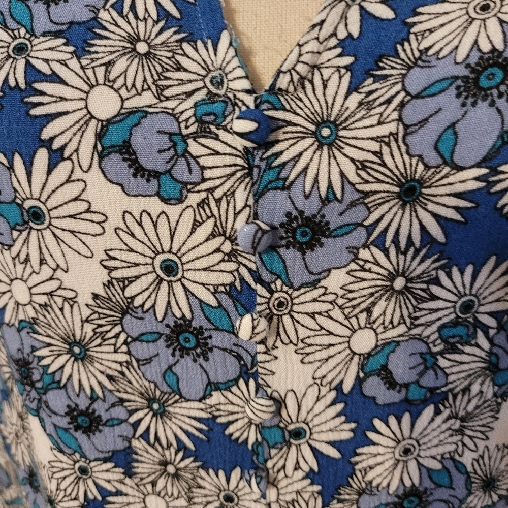 Available By Angela Fashion Small Womens Blouse - Picture 3 of 9